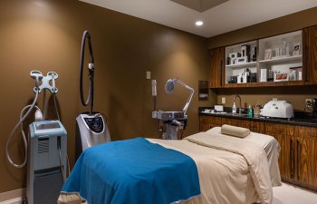 Kayal Dermatology - surgery room