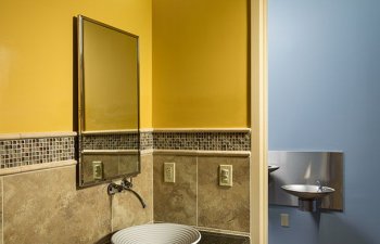 Kayal Dermatology - bathroom